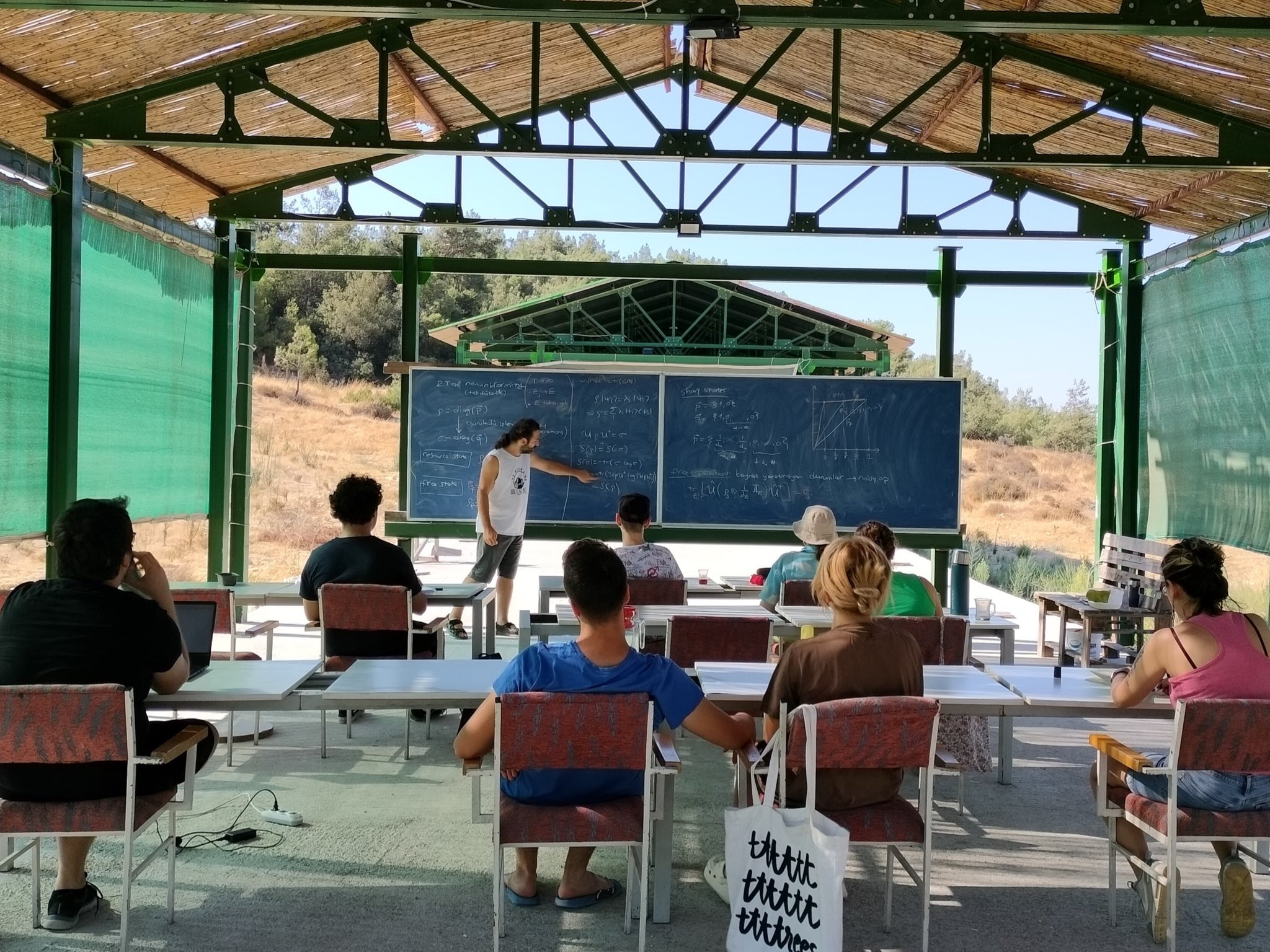 Devam eden Termodinamik vs Kuantum: Temel Yasalardan Yeni Teknolojilere etkinliğimizden kareler